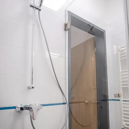 Szent Bernadett Csaladi Apartmanhaz * שיופוק