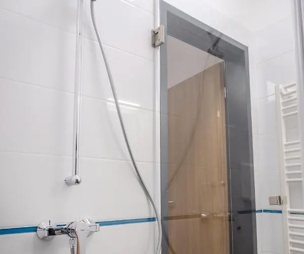 Szent Bernadett Csaladi Apartmanhaz * 시오포크